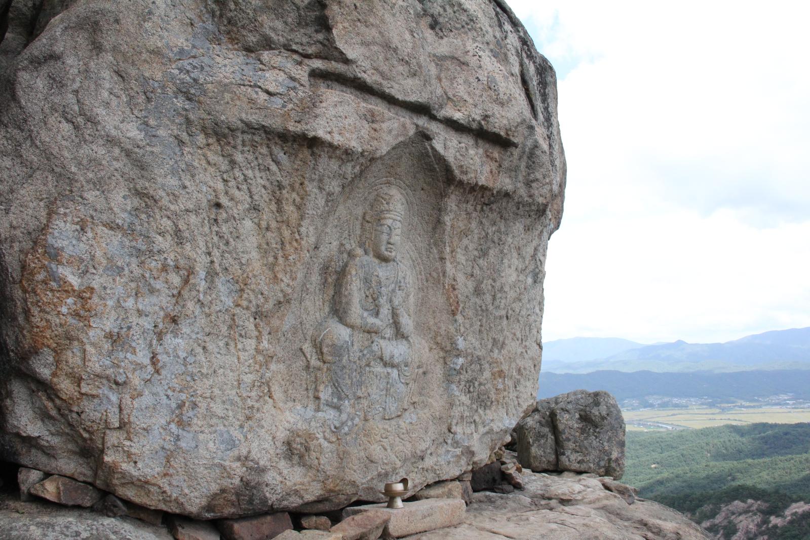 남산신선암마애보살반가상9