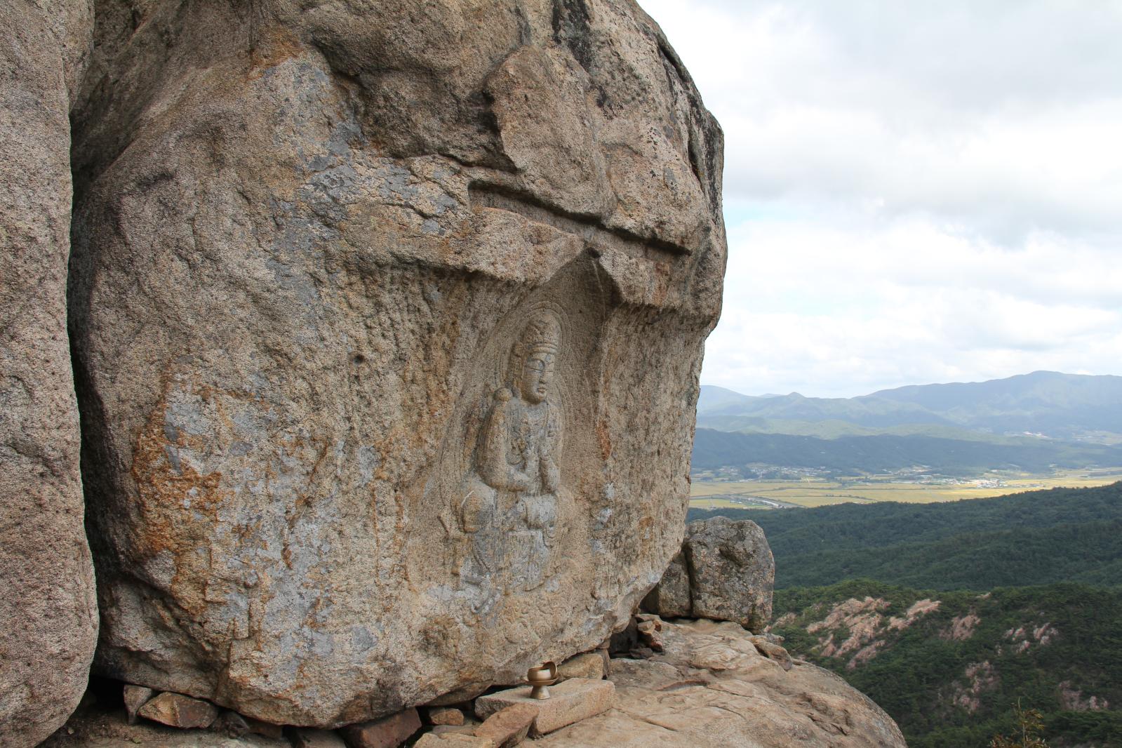 남산신선암마애보살반가상11