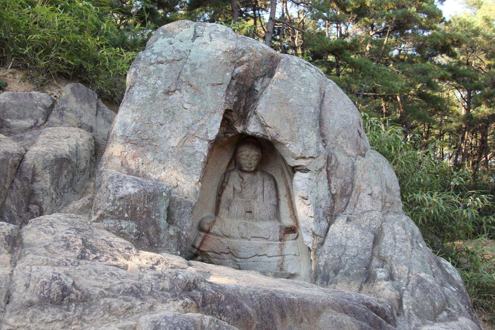 남산불곡마애여래좌상
