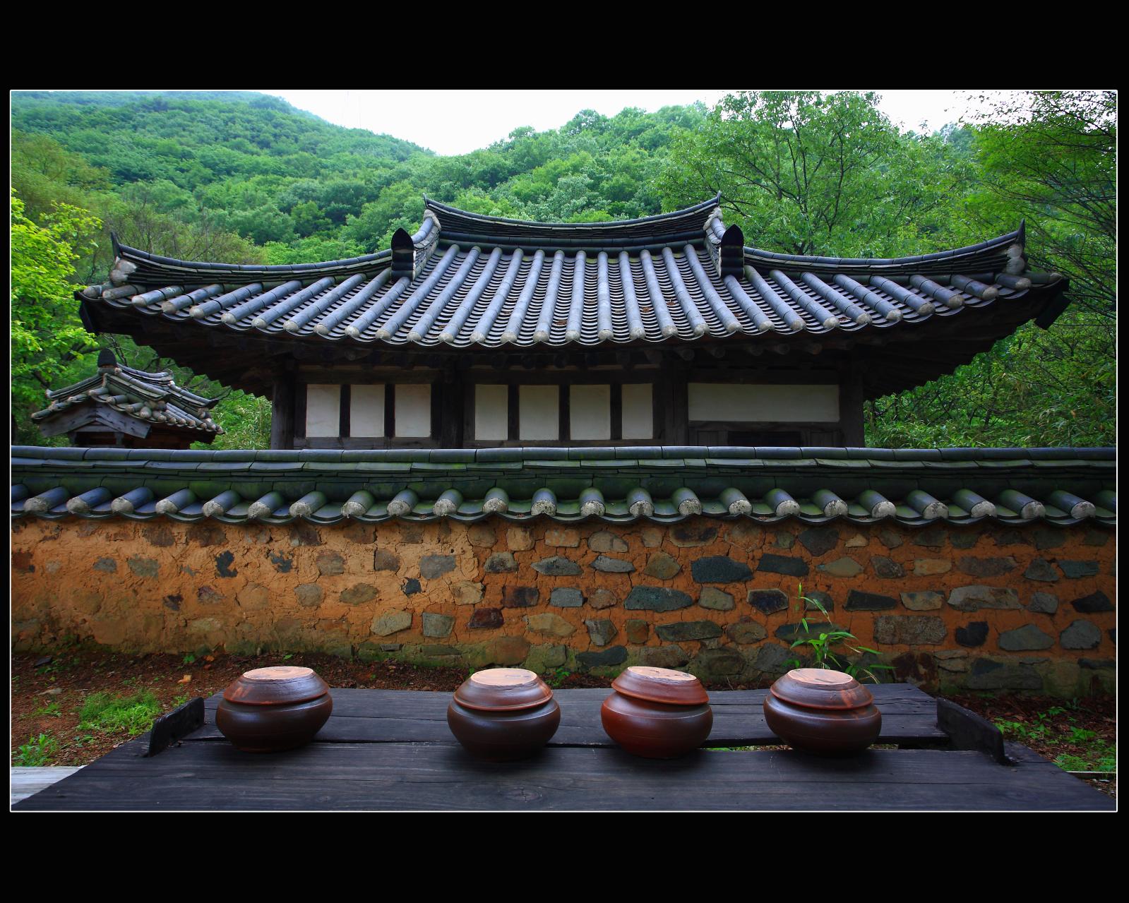 항아리가 있는 한옥