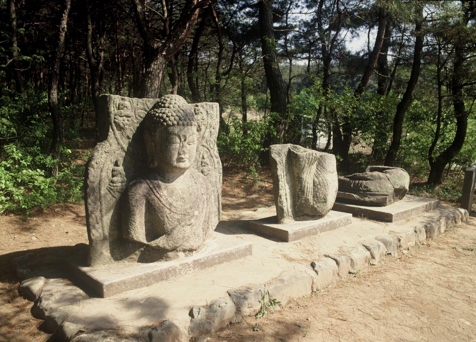 남산입곡석불두