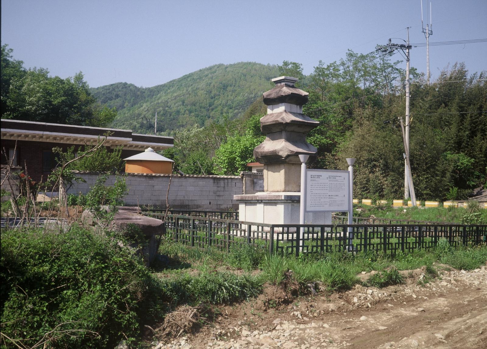 동부동삼층석탑2