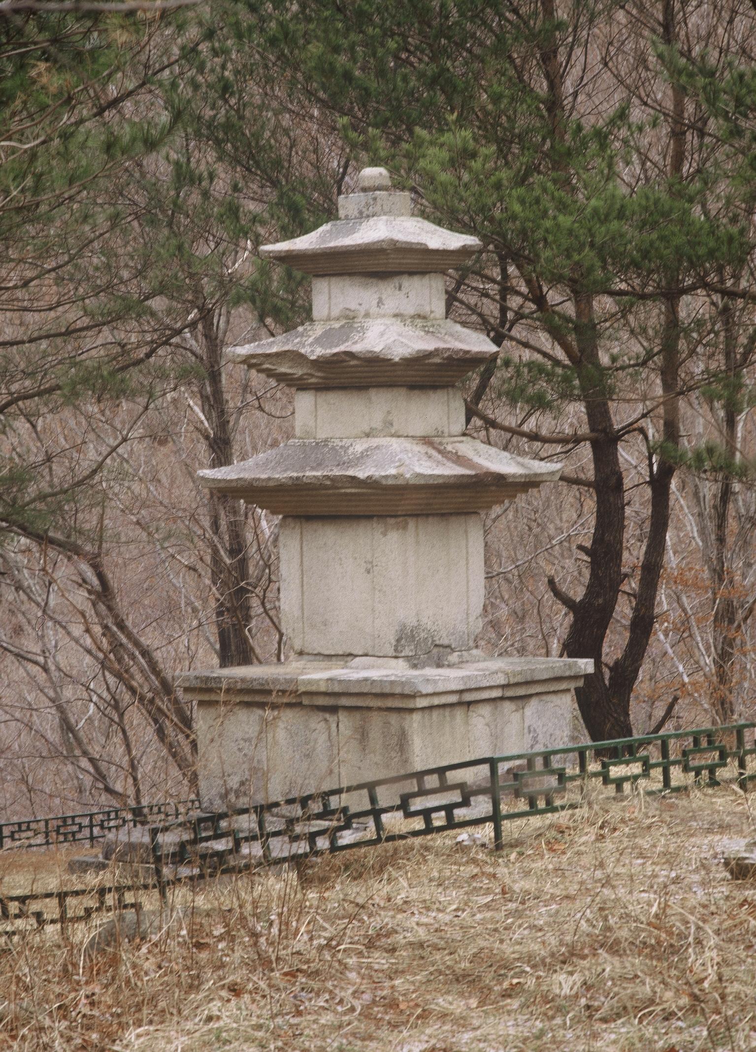 무장사지삼층석탑