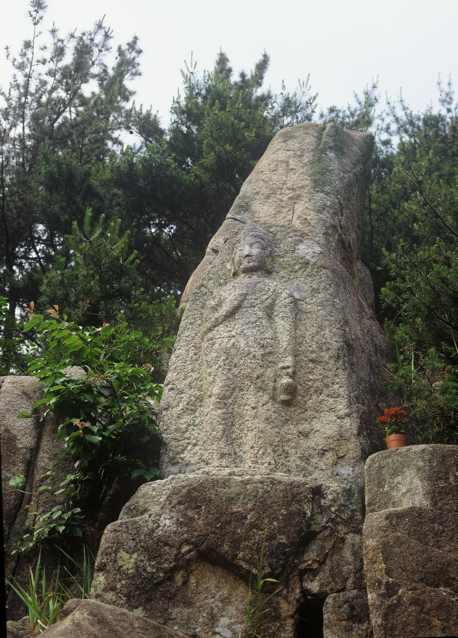 삼릉계곡마애관음보살상