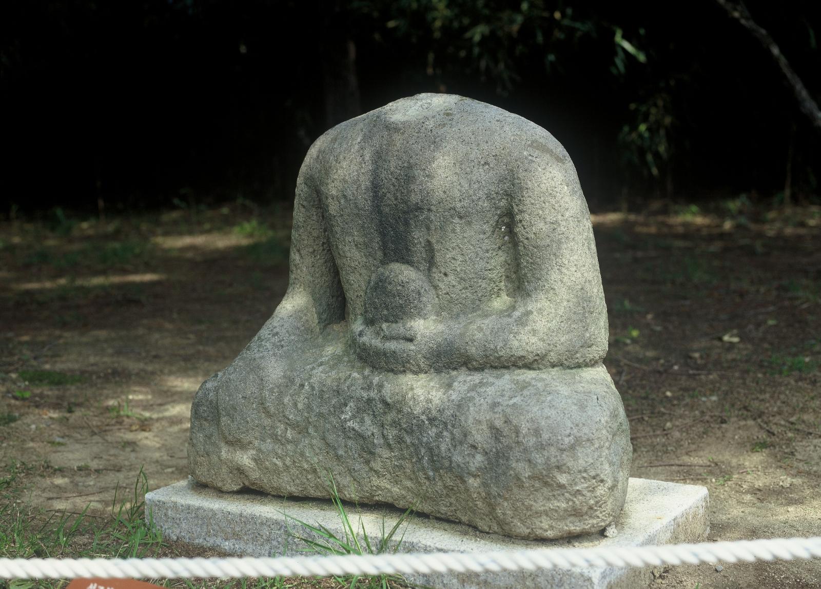 서부동석불좌상