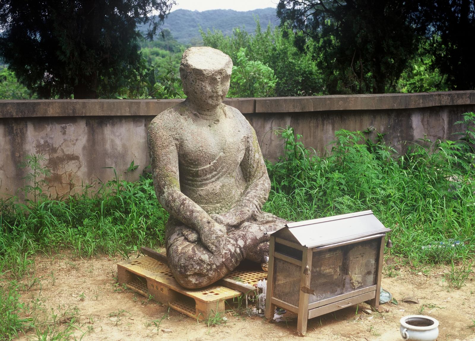 안계리석조석가여래좌상2