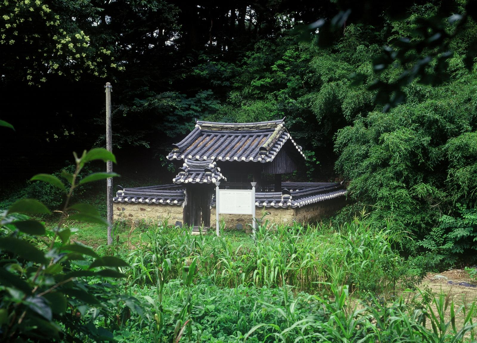 이씨삼강묘비