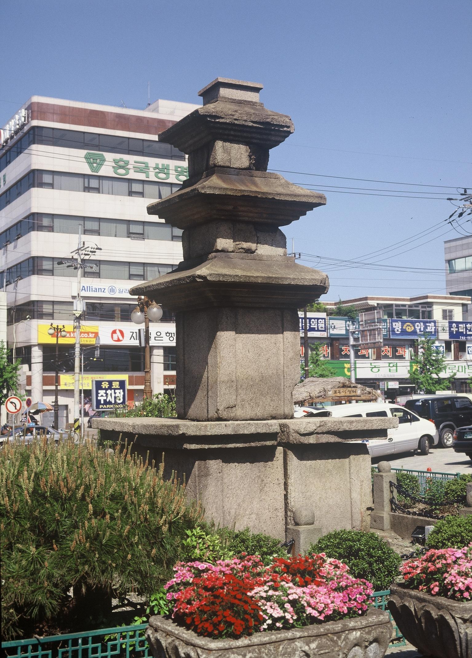 황오동삼층석탑2